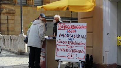 Archivbild: Williamson, Dagmar 
Um die künftige Nutzung des Bürgerspitalgeländes in Amberg wird gestritten. Gegner der aktuellen Pläne sammeln Unterschriften für ein Bürgerbegehren.