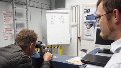 Symbolbild: Bühner
Forscher der OTH können auf zusätzliche neue Technik hoffen. Unser Bild zeigt einen Augenlaser.