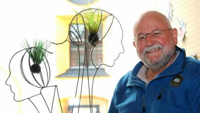 Bild: Stephan Huber
Seit dieser Woche stellt der Amberger Künstler Hermann "Sam" Stadler seine Kunstwerke in der Buchhandlung Mayr am Schrannenplatz aus. Dort sind sie direkt im Fenster gegenüber dem Stadttheater zu sehen.