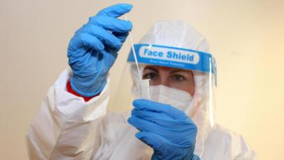 Bild: Sven Lehner/BRK-Kreisverband/exb
Die ehrenamtlichen Rotkreuzgemeinschaften ermöglichen an zehn Standorten Corona-Antigen-Schnelltests.