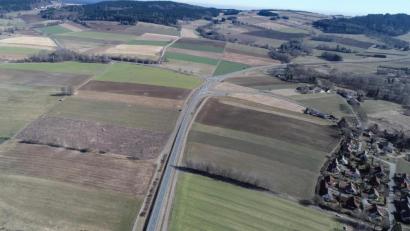 Bild: Ziegler-Group/exb
Links der Umgehung und oben begrenzt durch die Straße nach Hermannsreuth ist das Industriegebiet vorgesehen. Doch die geplante Werksansiedlung der Ziegler-Group findet auch Kritik.