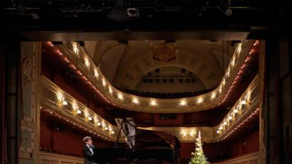 Bild: Jonas Würdinger/Stadttheater Amberg
Mit einem Beethoven-Chopin-Recital feierte Alexej Gorlatch seine Premiere im Stadttheater Amberg.
