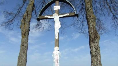 Bild: gm
Am sogenannten Schweinzerkreuz auf rund 500 Metern Höhe bitten die Gläubigen bei einer Messe um Gottes Segen.