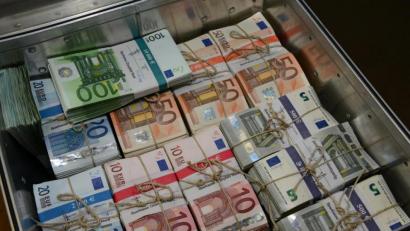 Symbolbild: Petra Hartl
Eine gut gefüllte Stadtkasse. Das war einmal. Wegen der Pandemie zeichnen sich neue Darlehensaufnahmen ab. Laut Angaben des Finanzreferats könnte sich der Schuldenstand bis 2024 auf fast 72 Millionen Euro erhöhen.