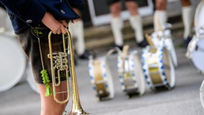 Archivbild: Matthias Balk/dpa
Laien-Musiker dürfen den Proben-Betrieb in Bayern wieder aufnehmen – unter bestimmen Voraussetzungen. Außerdem machte das Kabinett den Weg für Tourismus ab Pfingsten endgültig frei.