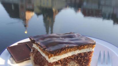 Bild:  Miriam Lill/exb
Dunkler und heller Teig, Creme und Schokolade – diese Donauwellen können sich auch Veganer schmecken lassen.