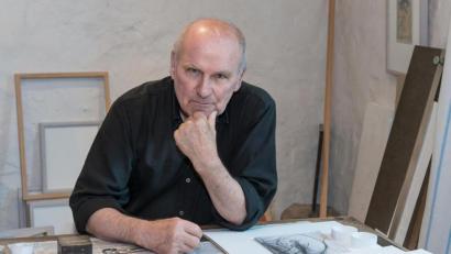 Bild: Gerd Dollhopf/exb
Der Bildhauer, Maler und Grafiker Paul Schinner aus Nabburg spürt die Auswirkungen der Anti-Pandemie-Maßnahmen auf das kulturelle Leben intensiv.