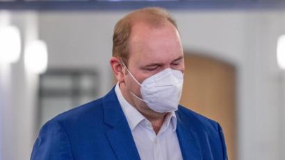 Bild: Armin Weigel
Christian Schlegl, früherer Regensburger Oberbürgermeister-Kandidat der CSU, geht in den Verhandlungssaal im Landgericht.