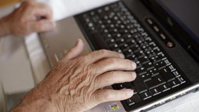 Symbolbild: Andreas Gebert/dpa
Praktisch, das Internet. Aber auch mit entsprechender Vorsicht zu benutzen.