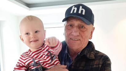 Bild: hhn
Jubilar Hermann Hennig mit Urenkel Paul.