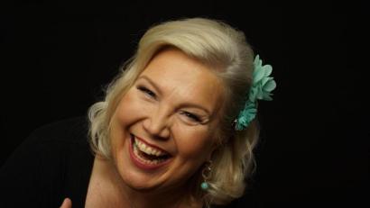 Bild: Dirk Schiff/exb
Tuija Komi tritt im Stadttheater auf – allerdings ohne Publikum.