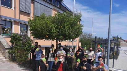 Bild: rn
Mit Begeisterung macht die Klasse M10 der Markus-Gottwalt-Schule bei der Aktion "Schmetterlihnge" mit.