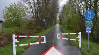 Bild: jr
Keine Beanstandungen gibt es im Zusammenhang mit den Sträuchern entlang des Fuß- und Radwegs, der von der Stadtmitte in Richtung Birkigt führt. Behindertenbeauftragte Hildegard Betzl räumte im Bauausschuss ein, dass sie im April eine ungerechtfertigte Beschwerde von Bürgerseite weitergegeben habe.