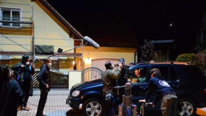 Bild: Kunz
Die Kamera filmt ein Streitgespräch zwischen Vater und Sohn im Auto.