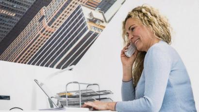 Bild: Christin Klose/dpa
Telefonieren und nebenher E-Mails schreiben? Multitasking kann doppelte Arbeit zur Folge haben.