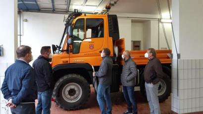 Bild: Lowak
Der neue Unimog ist der ganze Stolz des Bauhofs in Windischeschenbach.
