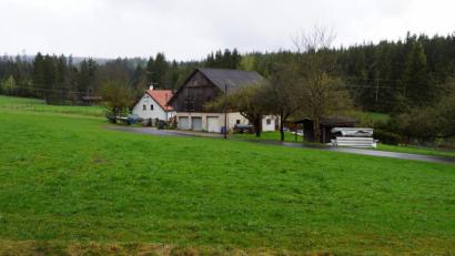 Bild: bkr
Neugrünberg ist das einzige Anwesen im Außenbereich der Gemeinde, das noch keinen Internetanschluss besitzt. Das soll sich ändern, kündigte Bürgermeister Günter Kopp an.