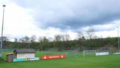 Bild: do
Der FC Vorbach will die Beleuchtung am Sportplatz umrüsten. Doch so einfach ist das für den finanziell gebeutelten Verein nicht.