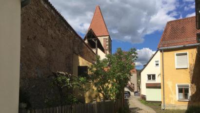 Bild: roa
Die Jesuitenfahrt in Amberg. Für das kleine Gärtchen an der Stadtmauer möchte die IG menschengerechte Stadt eine Patenschaft übernehmen. Es wird befürchtet, dass die Stadtverwaltung es weghaben möchte.
