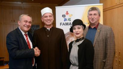 Bild: Gabi Schönberger
Imam Maher Kedr (Zweiter von links) wirbt für interreligiöse Freundschaft.