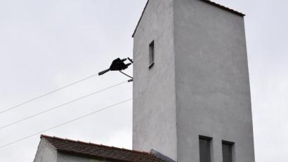 Bild: szl
Die „Bayernwerk Netz GmbH“ will das Trafo-Häuschen gegenüber des Zölch-Anwesens abreißen und einige Meter weiter neu errichten. Der Standort gefiel den Stadträten gar nicht.
