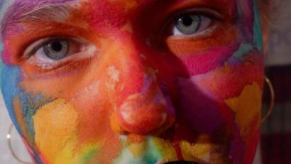 Bild: Linda Fischer
Mit ihrem Bild „Masked Personality“ gewann Linda Fischer in ihrer Alterskategorie den Jugendfotopreis Oberpfalz.