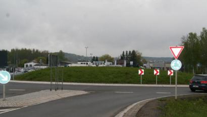 Bild: fpoz
Enorm aufgewertet wird noch heuer der Waldershofer Kreisverkehr (Bild). Geplant ist eine insektenfreundliche Bepflanzung.