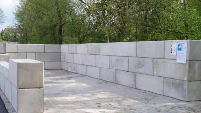 Bild: du
Ein Fahrsilo aus Betonblocksteinen erleichtert den geordneten Einwurf des Grüngutes in Schirmitz.