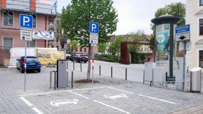 Bild: : Heiko Schwarz, Stadt Amberg/exb
Auch am Malteserplatz gibt es jetzt neue Ladepunkte für E-Fahrzeuge. Sie befinden sich auf dem Parkplatz gegenüber dem Pfarrzentrum von St. Georg.