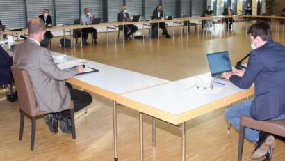 Bild: wro
Wie schon zuvor fand die Sitzung des Erbendorfer Stadtrates erneut im Saal der Stadthalle statt. Die Stadträte und der Bürgermeister hatten über Bauanträge zu entscheiden.