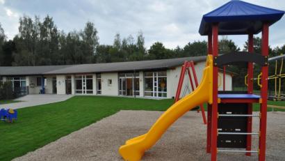 Bild: ak
Der Kindergartenanbau St. Franziskus wurde erst im Herbst vergangenen Jahres eingeweiht. Trotzdem ist man wieder auf die Containerlösung als Übergang angewiesen.