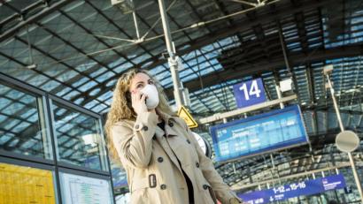 Bild: Christin Klose/dpa
Einige Dienstreisen müssen auch während der Pandemie stattfinden, dann ist gute Vorbereitung wichtig.