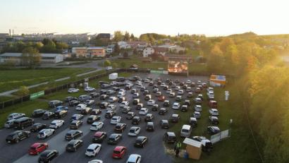 Bild: stg
Das Kemnather Autokino lockte am Wochenende die Besucher in Scharen an