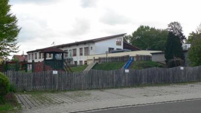 Bild: lep
Auf dem südlichen Teil des Areals des Kinderhauses St. Elisabeth soll die Container-Lösung platziert werden. Die dortigen Parkplätze entfallen für die Übergangslösung.
