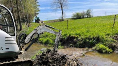Bild: lgc
Der Bautrupp des Zweckverbandes zur Unterhaltung der Gewässer dritter Ordnung führte gemeinsam mit dem Bauhof auch in diesem Jahre wieder Maßnahmen im Gemeindebereich durch.