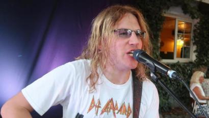 Bild: Kunz
Mathias "Lemmy" Kiener rockt unplugged.