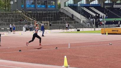 Bild: jma
Ronja Melzner im Trkot des Bayerischen Leichtathletikverbandes beim Länderkampf in Ulm.