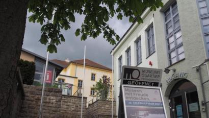 Bild: ws
Das Museumsquartier hofft wieder auf Besucher. Die nächste große Ausstellung findet am 9. Juni allerdings nebenan, an der Mauer der Fronfeste, statt.