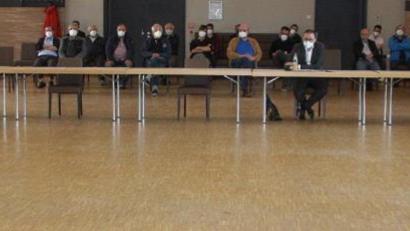 Bild: wro
Grünen-Stadtrat Josef Schmidt (Zweiter von links) sprach sich in der vergangenen Stadtratssitzung dafür aus, die örtlichen Vereine zu unterstützen.