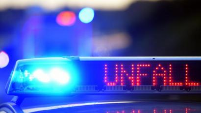 Symbolbild: Stefan Puchner/dpa
Bei einem Unfall in Weiden ist am Montagabend ein Fußgänger leicht verletzt worden.