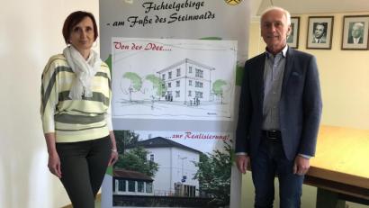 Bild: br
Im Neusorger Rathaus trafen sich „Hausherr“ Bürgermeister Peter König (rechts) und seine Amtskollegin Rita Skalova der tschechischen Partnerstadt Skalna zu einem Arbeitsgespräch. Zentrales Thema war die weitere grenzüberschreitende Zusammenarbeit mit Blick auf das 30. Partnerschaftsjubiläum in diesem Jahr.