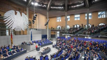 Archivbild: Michael Kappeler/dpa
Noch ist offen, wer nach der Wahl vom 26. September aus der Oberpfalz im Plenarsaal des Bundestages sitzen wird.