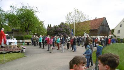 Bild: mma
Eine große Anzahl von Gläubigen ist nach Kümmersbuch zum Bittamt am Pfingstmontag gekommen.