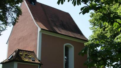 Bild: bjo
Inmitten einer stillen Landschaft im Truppenübungsplatz Hohenfels steht auf dem Kreuzberg bei Schmidmühlen die Dreifaltigkeitskirche.