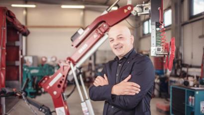 Bild: Michael Golinski/exb
Martin Lobinger hat vor 20 Jahren die Firma Uplifter gegründet. Unternehmenssitz ist das kleine Dorf Oberaich in der Gemeinde Guteneck.