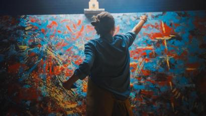 Bild: Adobe.Stock/Gorodenkoff Productions OU
Oft hilft es, sein Leid durch Kunst und Kreativität zu verarbeiten.