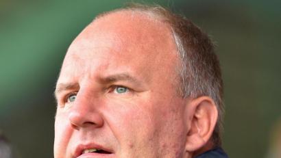 Bild: af
Die SpVgg SV Weiden mit Vorsitzendem Michael Kurz legt Beschwerde gegen den BFV-Vorstandsbeschluss bezüglich des Saisonabbruchs ein. Verletzungen der Satzungen und Ungleichbehandlung durch Ausnahmen für die Regionalliga führt der Landesligist als Begründungen an.
