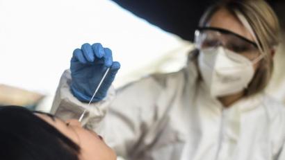 Symbolbild: Kira Hofmann/dpa
Wo sind im Landkreis Neustadt überall Corona-Schnelltests möglich? Eine Übersichtskarte hilft weiter.