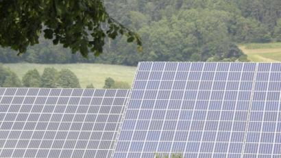Symbolbild: Alexander Unger
Freiflächen-Photovoltaikanlage.