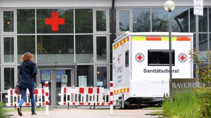 Bild: Gabi Schönberger
Fast nichts los derzeit am BRK-Impfzentrum in Weiden. Vor Ort gibt es kaum noch Wartezeiten, weil wegen des geringen Vorrats an Impfstoff auch weniger Leute einen Termin bekommen.